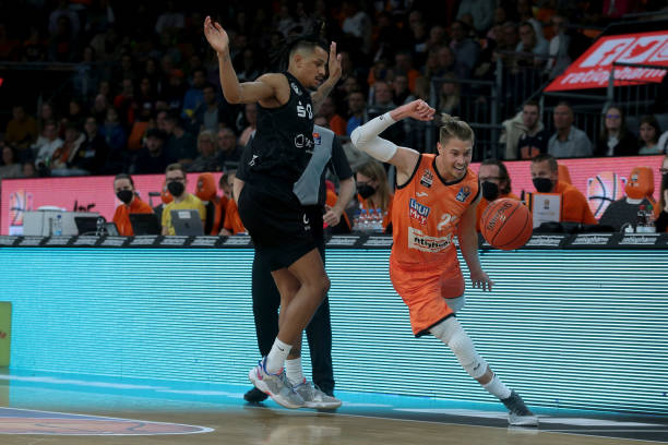 在内的年轻 在内的年轻